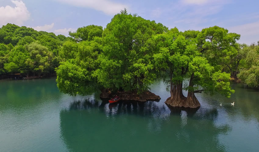 Camecuaro Lake