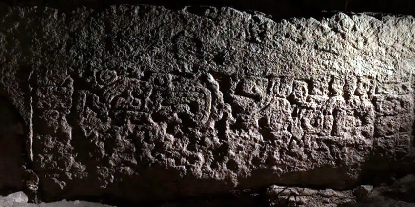 Detail of the relief in which, according to the researchers, the real name of the Mayan city of Ocomtún can be read