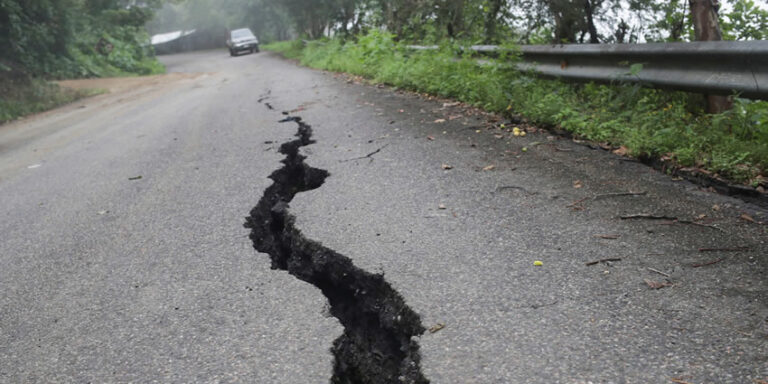 Does alaska get earthquakes often