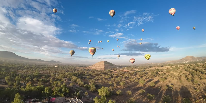 Hot air balloon flight over Teotihuacan Valley